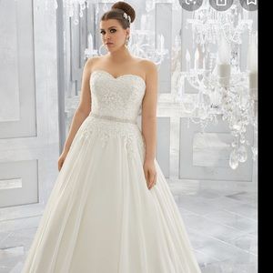 Wedding Dress Never Worn